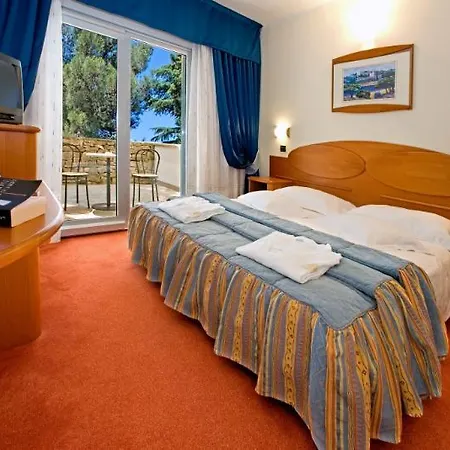 Galijot Plava Laguna 4* פורץ